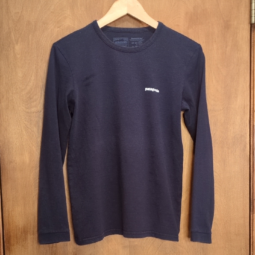 Patagonia Dark Blue Crew Neck Long Sleeve Logo T-Shirt - Picture 2 of 4